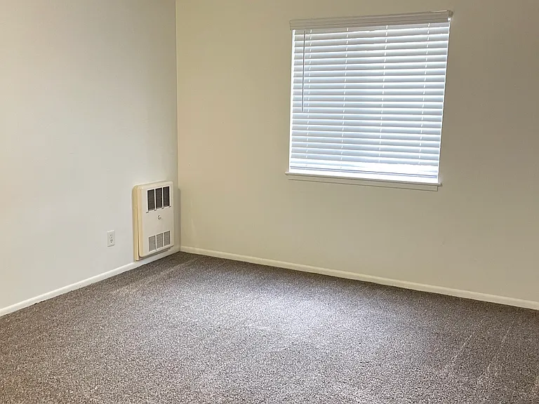 Sunset House Apartments — Photo 6
