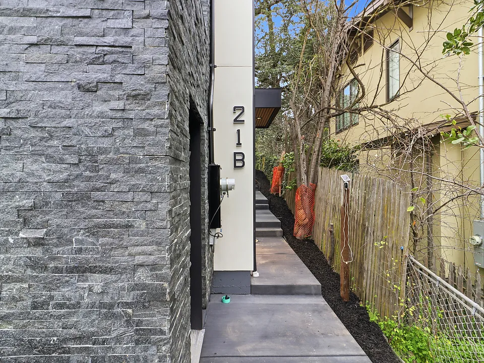 21 Cambridge Way #B