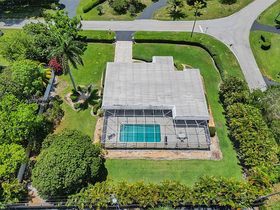 2nd image of 4129 SW 1st Court