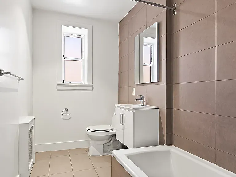 40 Linden Blvd #4C — Photo 2