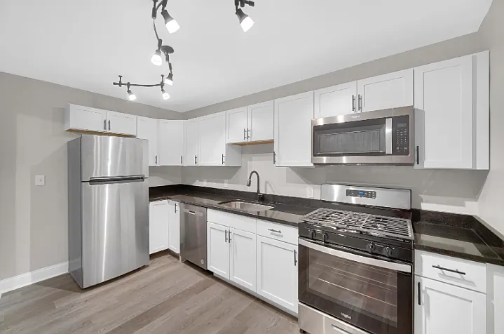 215-215 East St #3 — Photo 2