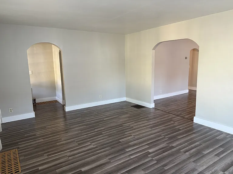 2124 Eastern Ave NE — Photo 11