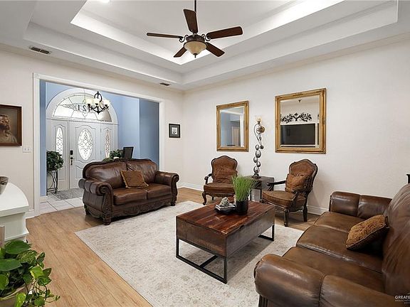 4th image of 421 Savannah Dr