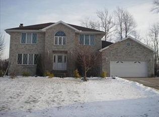 6013 Sea Pines Dr, Mentor, OH 44060