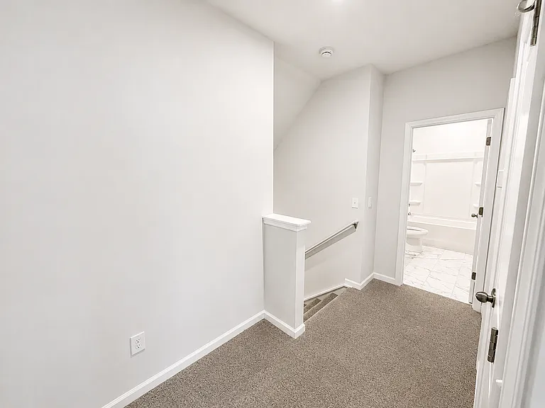 717 Isleworth Ln — Photo 20