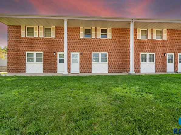 101 N Pipestone St Unit 2, Brandon, SD 57005
