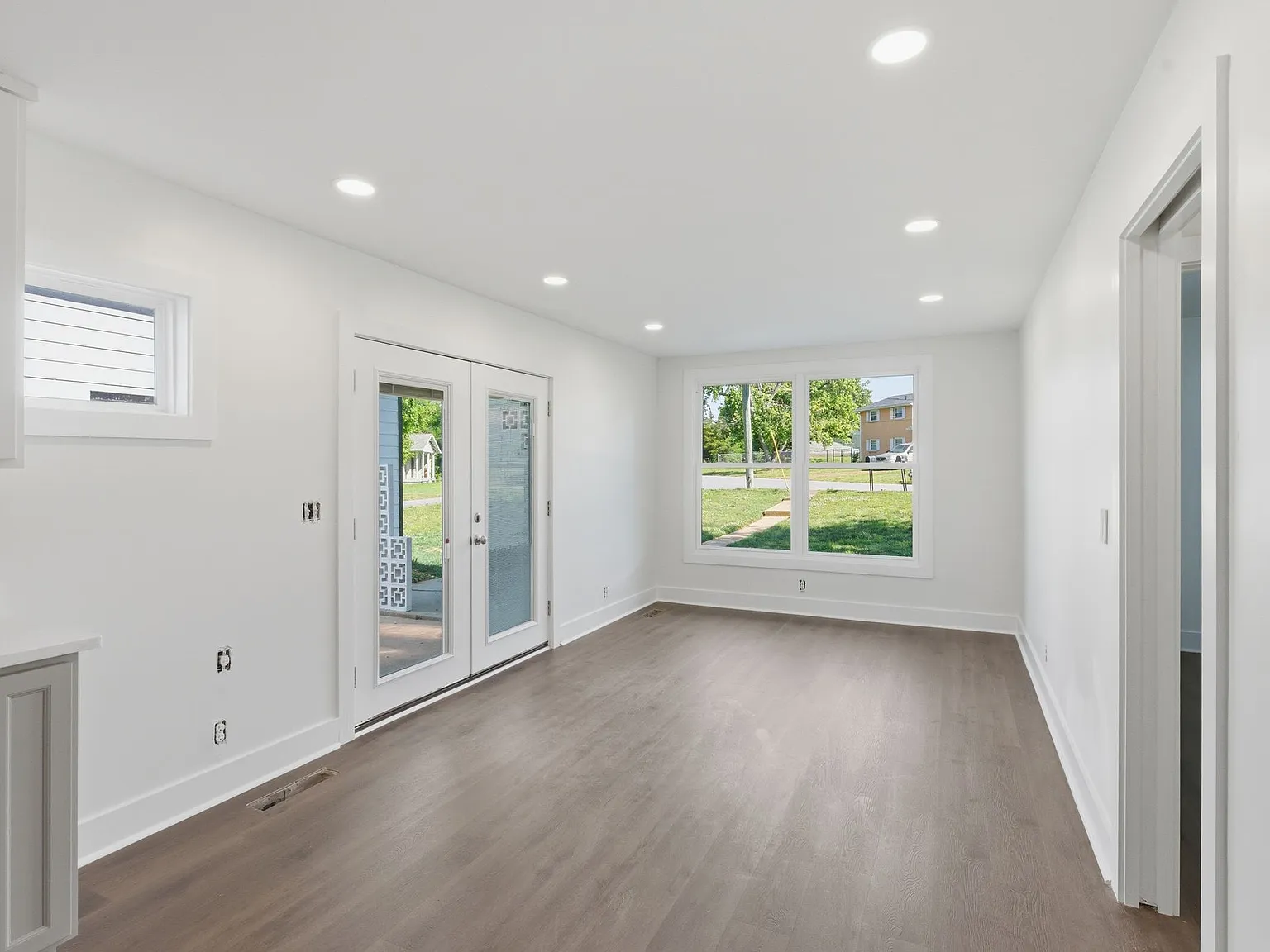 2 bed, 720 sqft, $1,750 — Photo 2