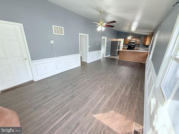 2nd image of 733 N Lenola Rd