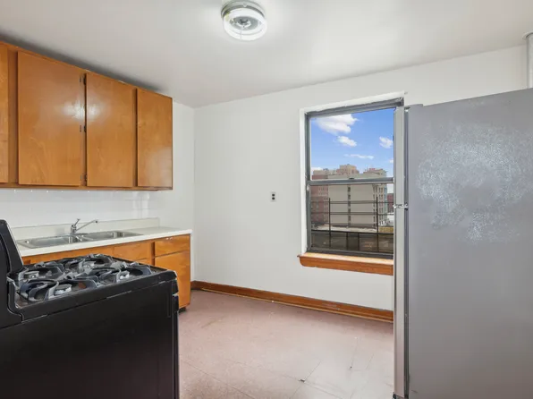 1670 Longfellow Avenue 4D image 2 of 7