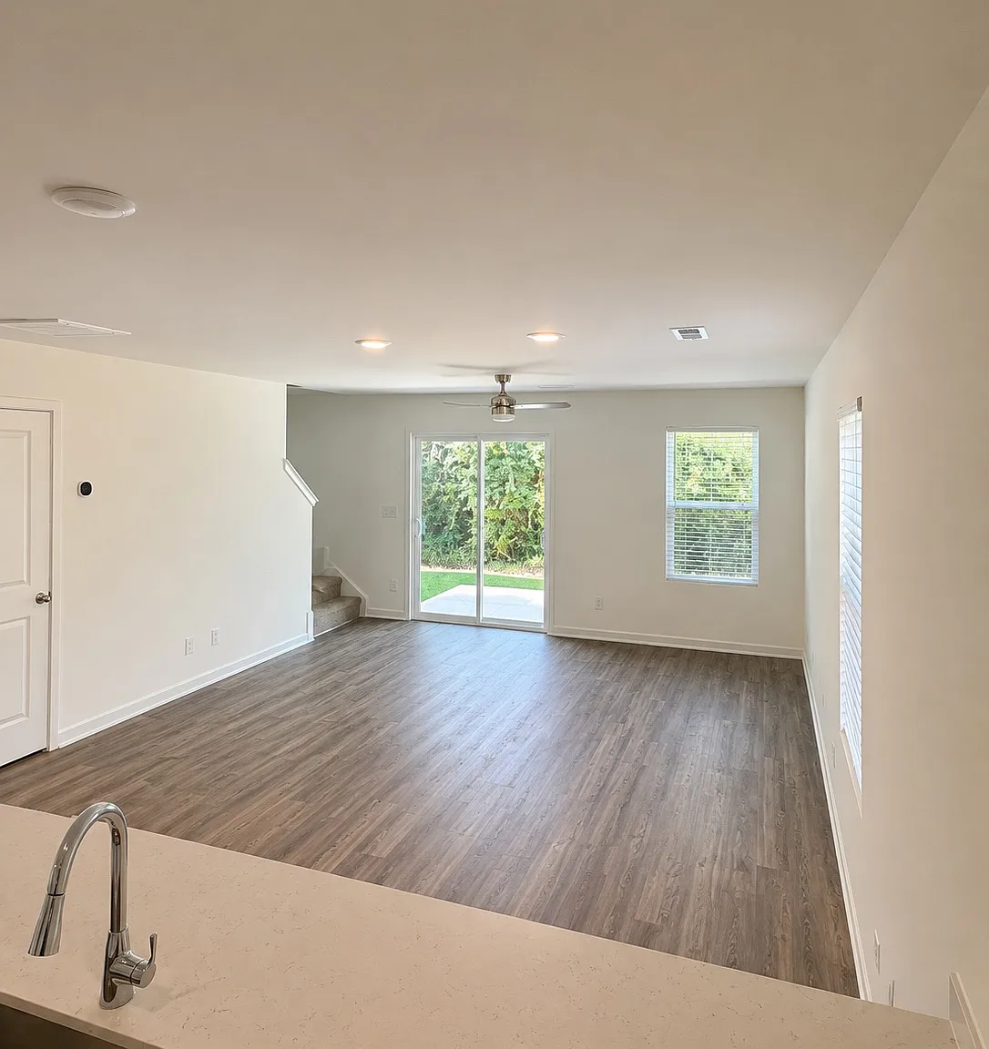 3 bed, 2.5 bath, 1600 sqft, $1,800 — Photo 4
