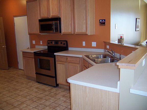 2nd image of 715 Maple Hills Dr APT J