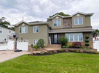 105 Morris Ln, Massapequa Park, NY 11762