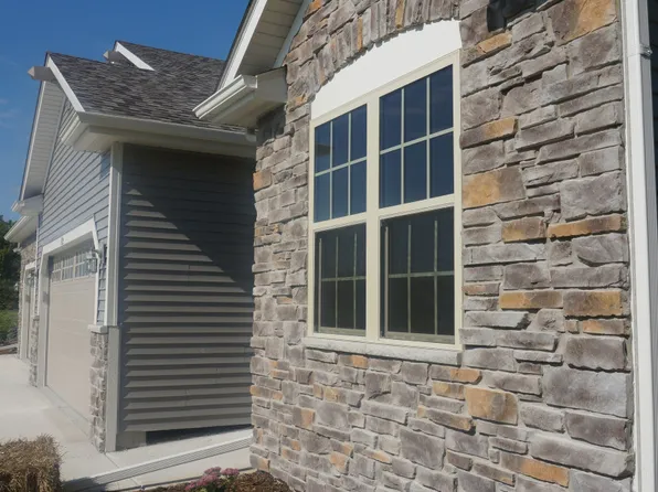 129 Villa Ct, Johnson Creek, WI 53038