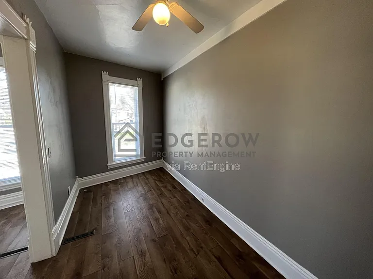 300 Gunnison Ave SW #B — Photo 10