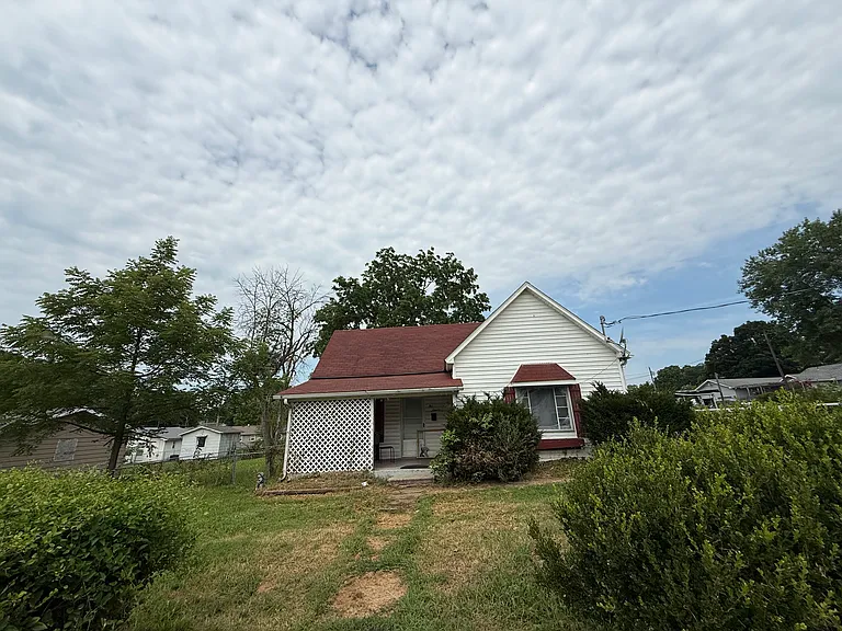 511 N Water Ave — Photo 1