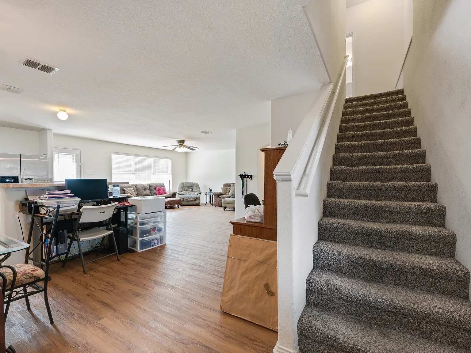 3 bed, 2.5 bath, 1653 sqft, $2,100 — Photo 2