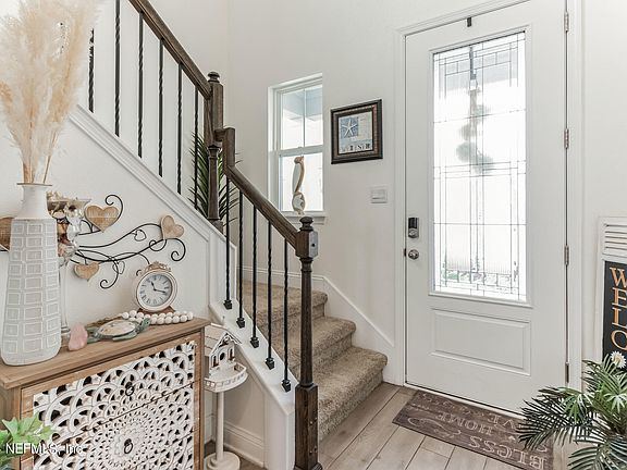 5th image of 152 CREEKMORE Drive