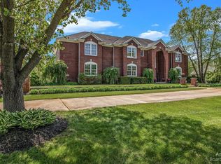 1803 Brookview Dr, Saline, MI