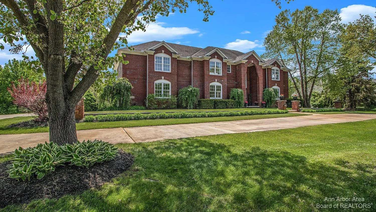 1803 Brookview Dr photo 1