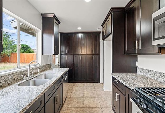 3rd image of 8232 Malven Ave
