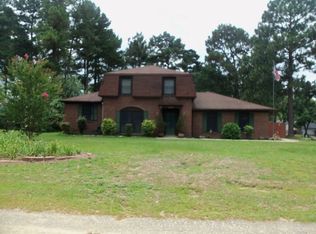 5839 Rivercroft Rd, Fayetteville, NC 28304
