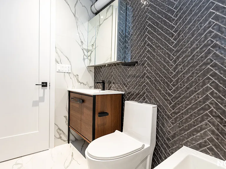 675 E 32nd St #35 — Photo 17