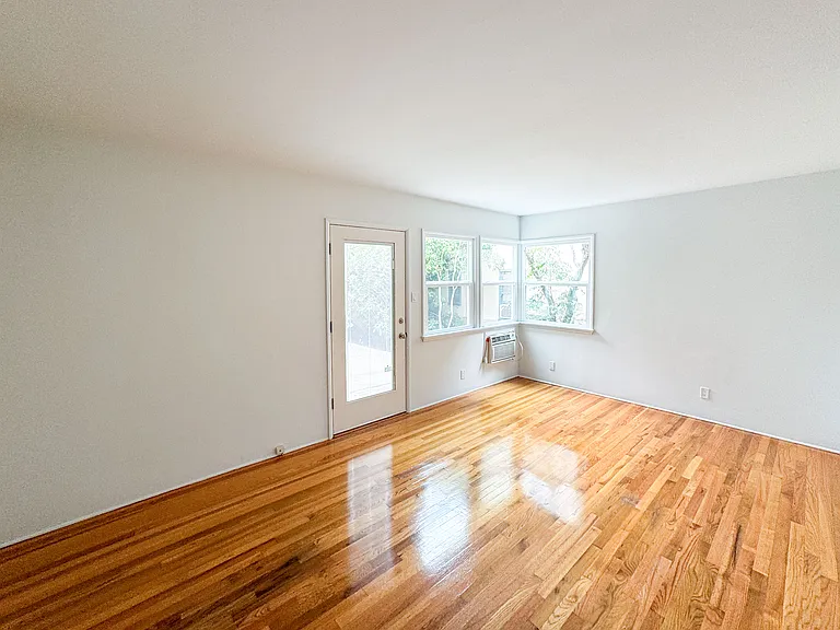 11820 Magnolia Blvd #11820 — Photo 7