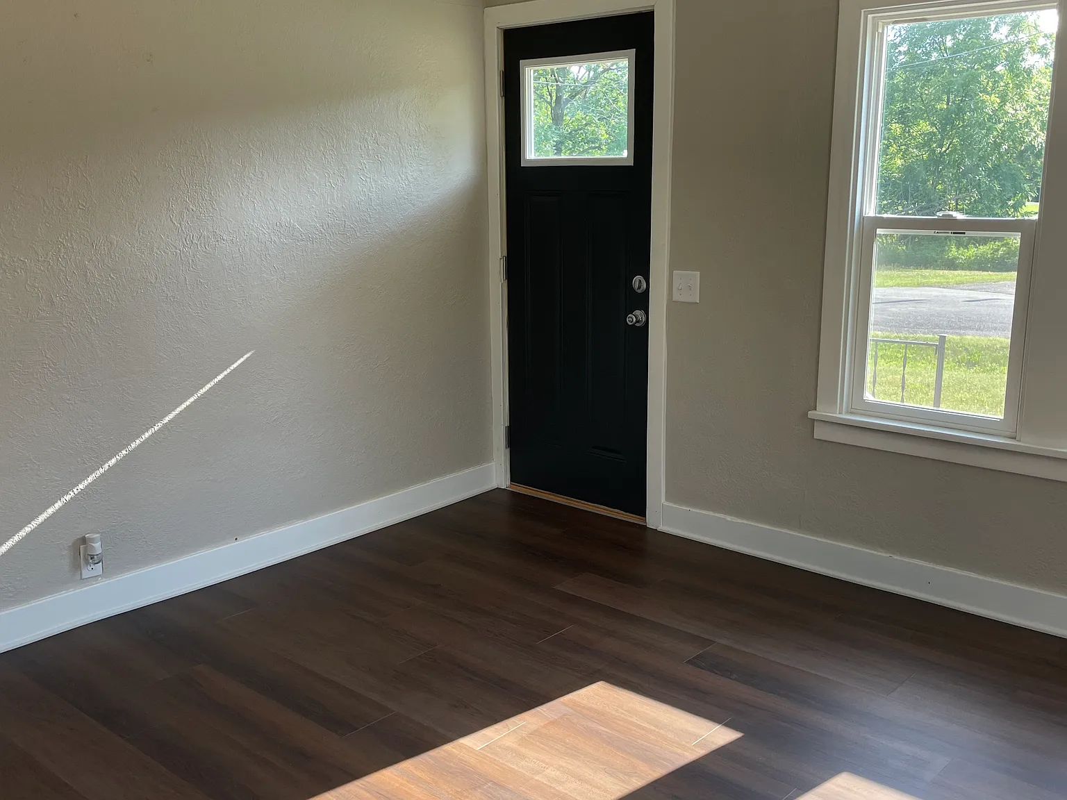2 bed, 678 sqft, $1,100 — Photo 2