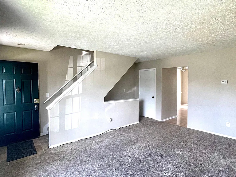 7770 Amberfalls Ct — Photo 3