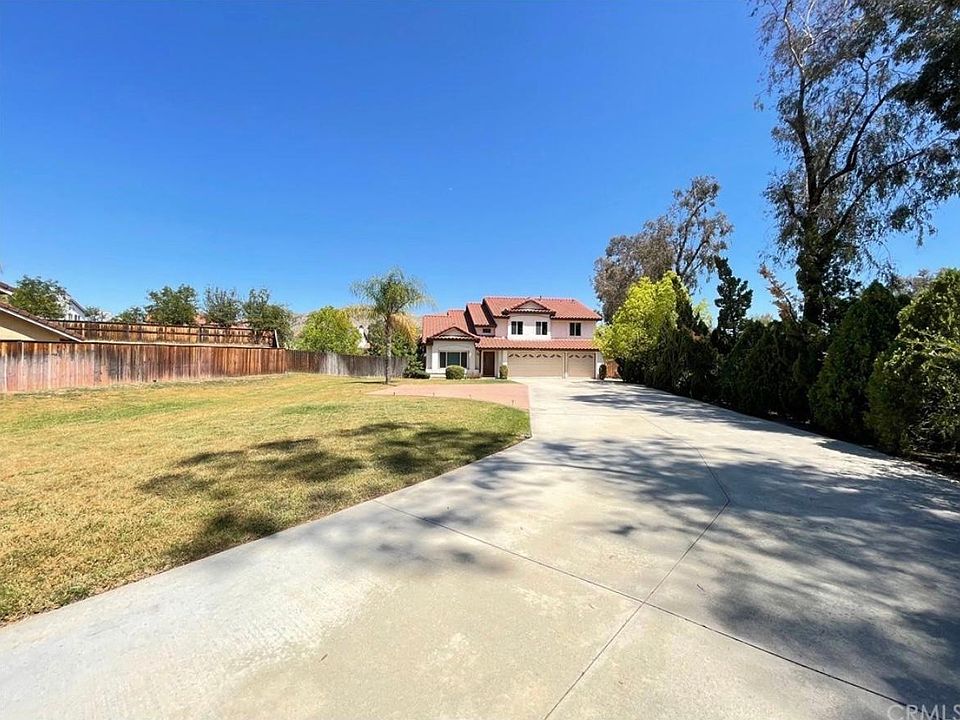 beginning of driveway