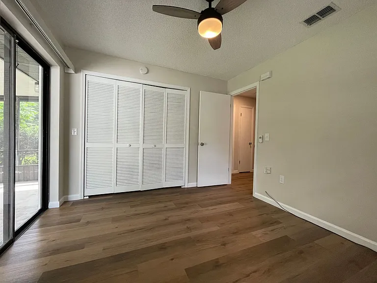 117 E Myrtle St — Photo 14