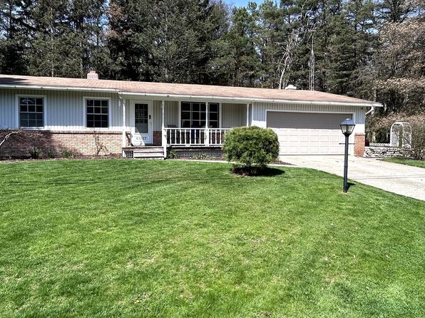 6037 Brookwood Dr, Burton, MI 48509