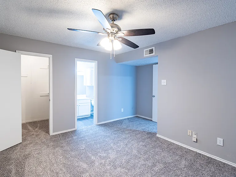 La Prada Place Apartments — Photo 43
