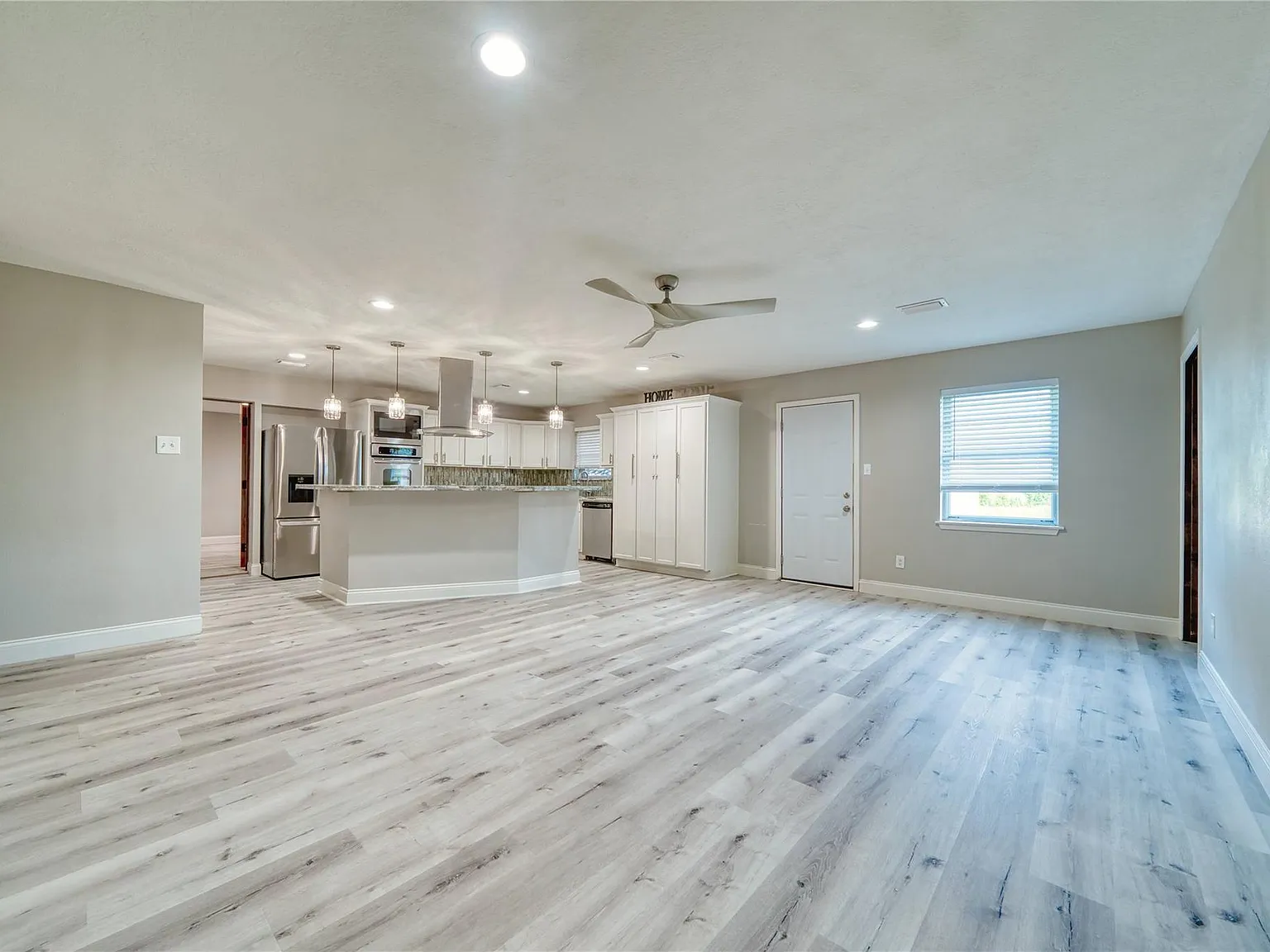 4 bed, 2.0 bath, 1670 sqft, $2,800 — Photo 4