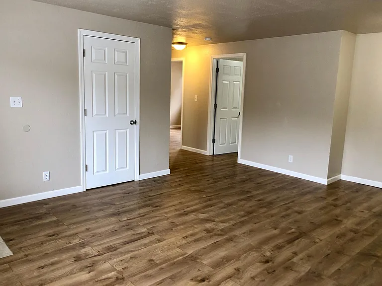 1544 Olympic Ave — Photo 9
