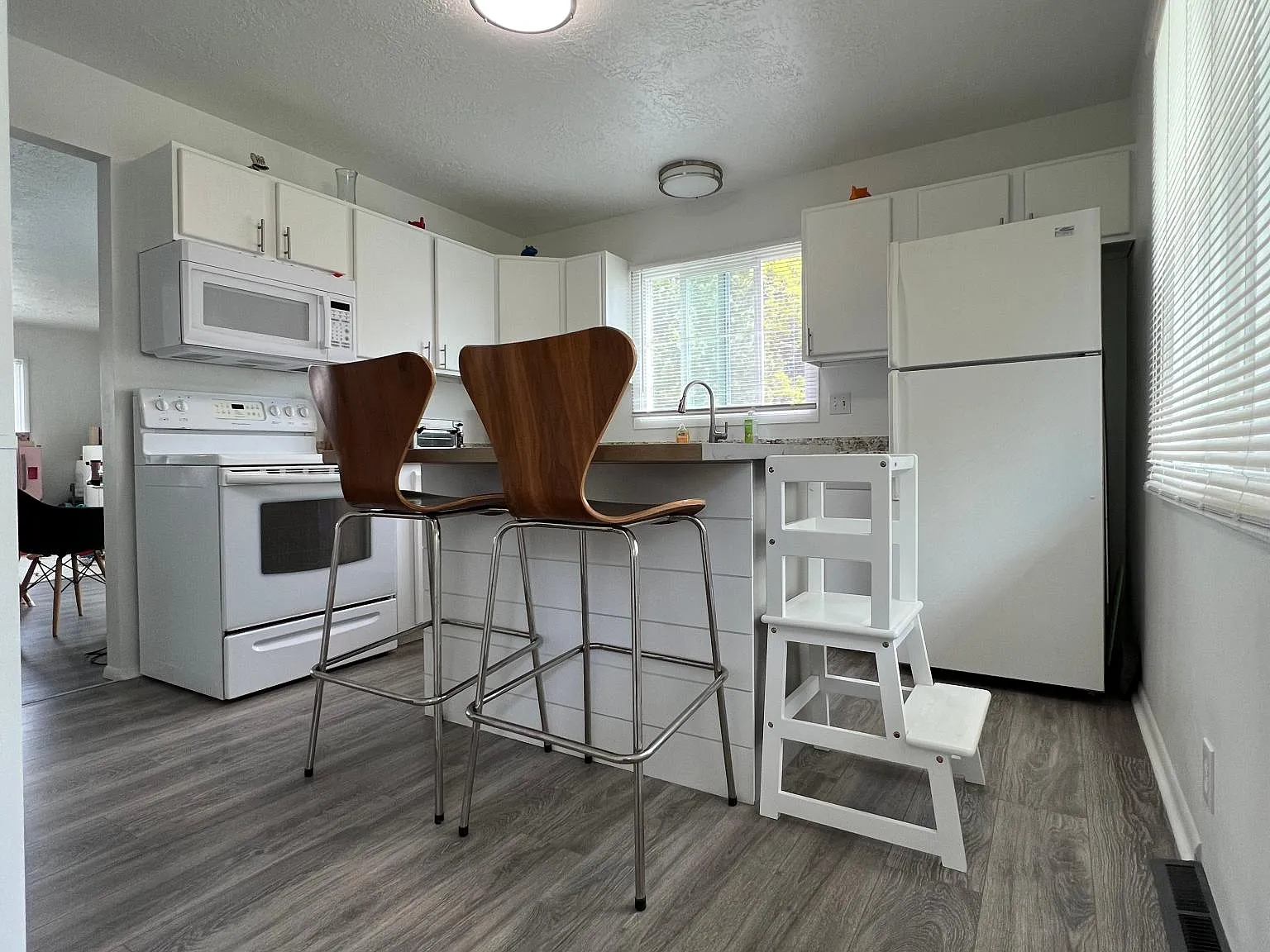 3 bed, 1450 sqft, $1,990 — Photo 4