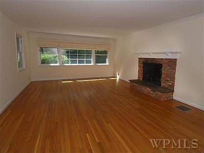 2nd image of 1005 Nine Acres Ln