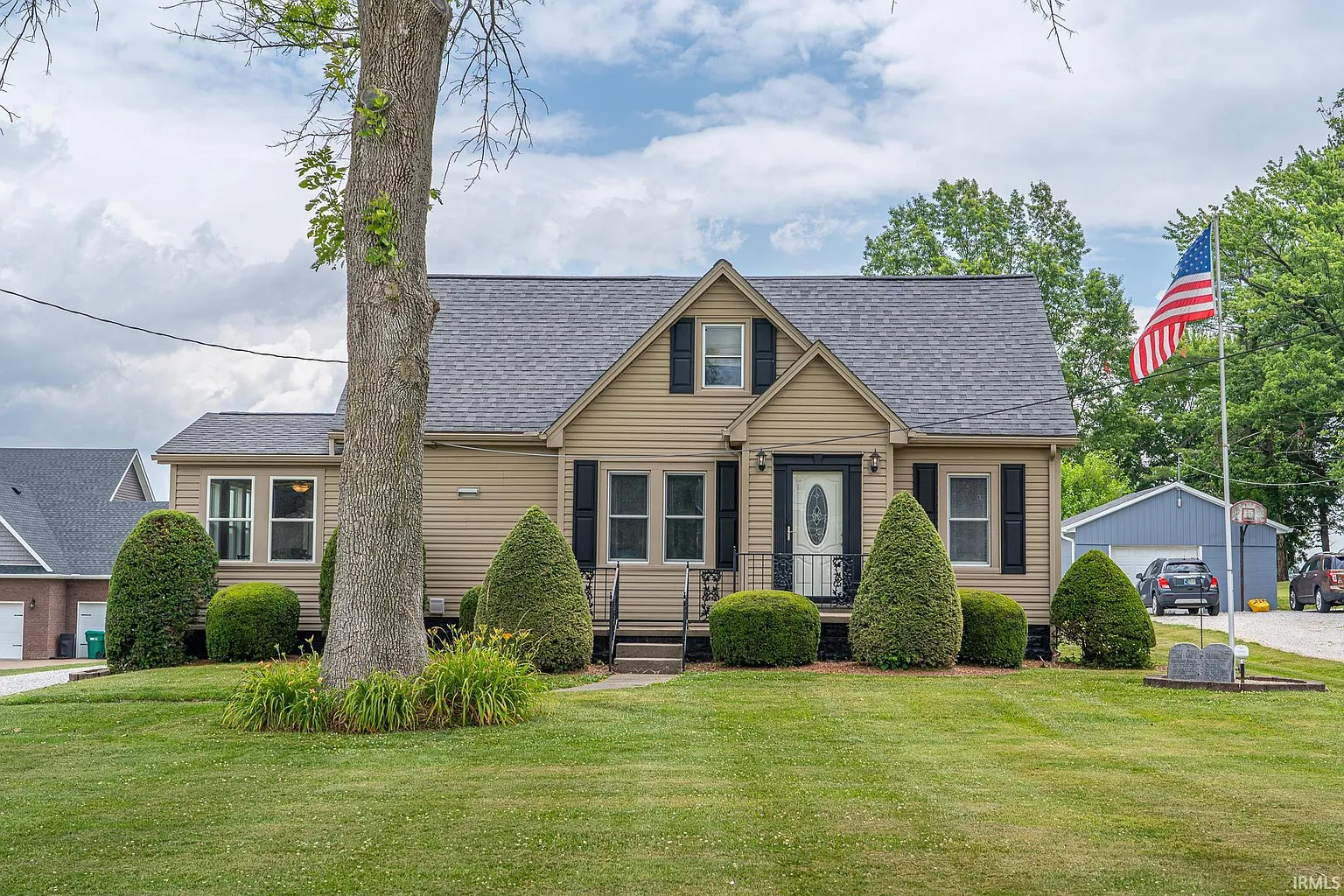 8625 N Green River Rd photo 1