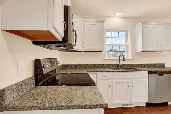 81 Simon Ct — Photo 8