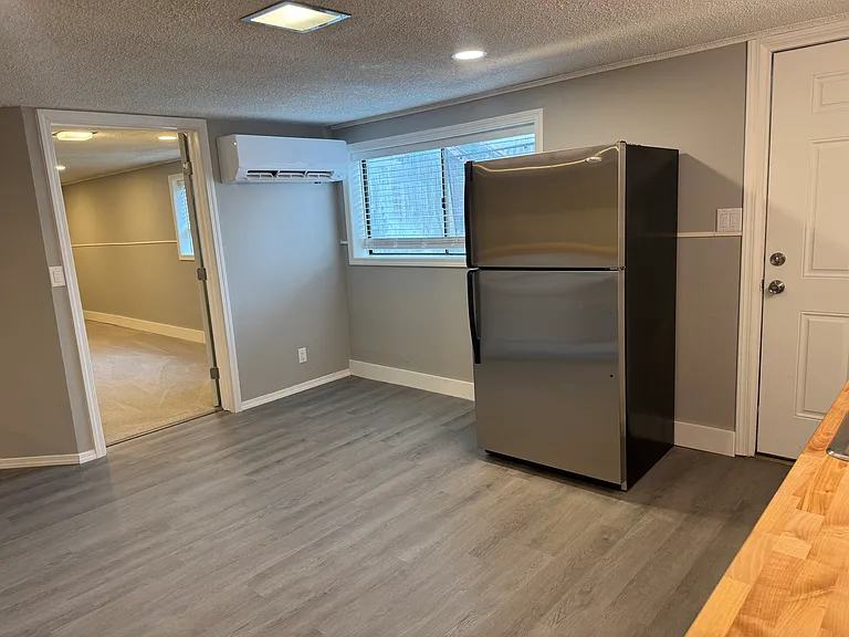 515 15th St NE #2 — Photo 5