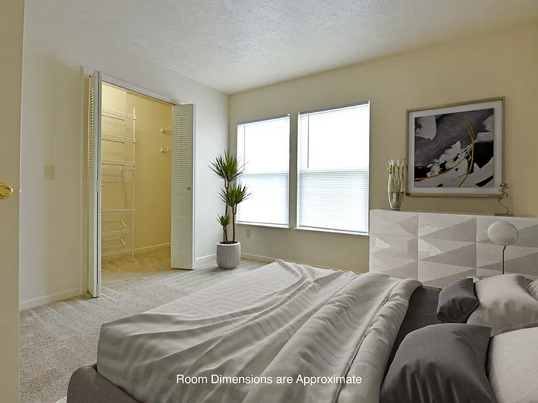A bedroom at Heatherwood Apartments, Grand Blanc, Michigan