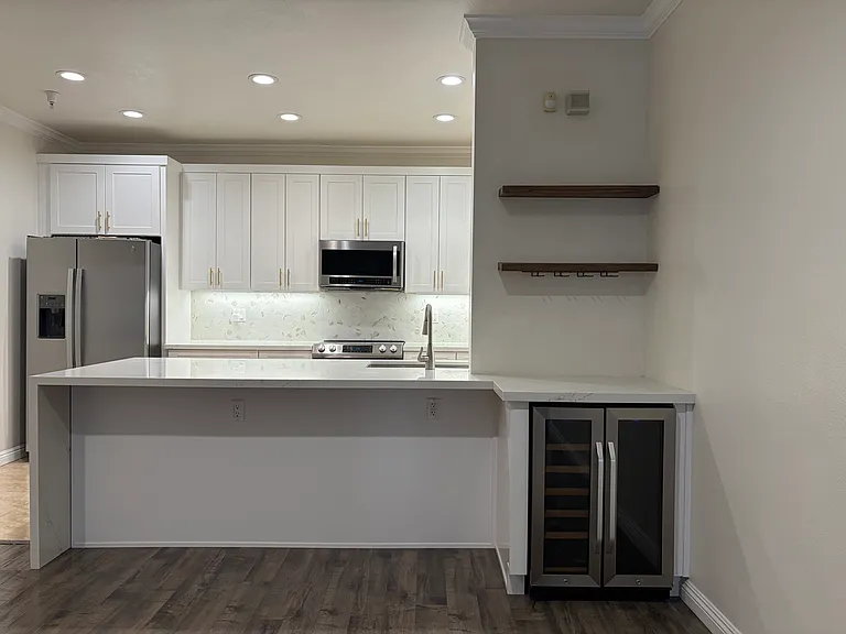 625 S Berendo St #413 — Photo 5