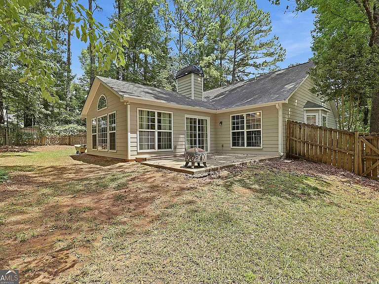 518 Longwood Ln — Photo 33