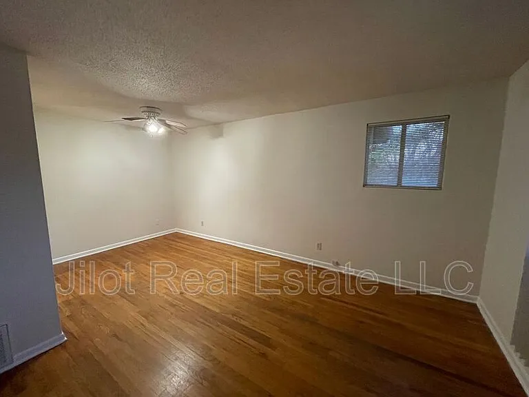 496 Holderness St SW #18 — Photo 9