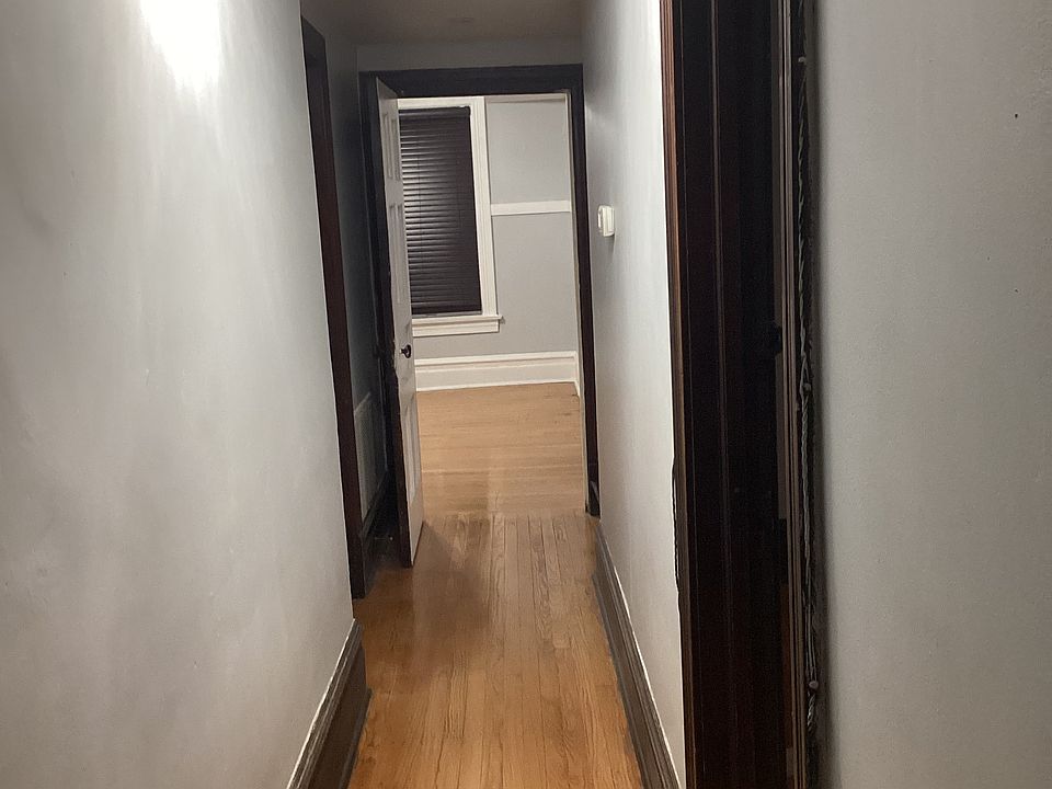 hallway to dinning