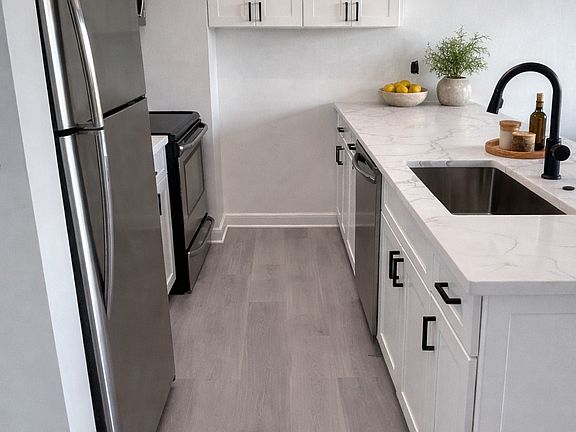 3rd image of 390 Commonwealth Ave APT 809