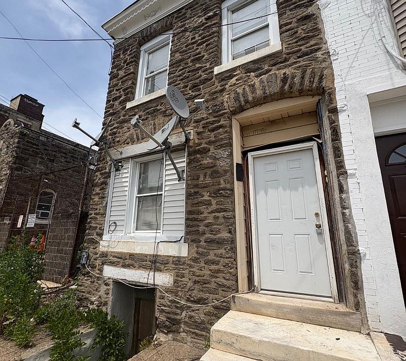 1st image of 2037 W Toronto St