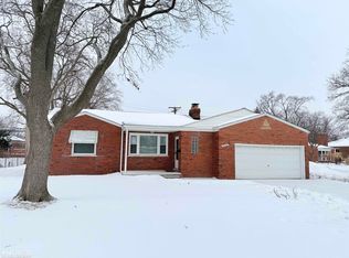 20905 E Eleven Mile Rd, Saint Clair Shores, MI 48081