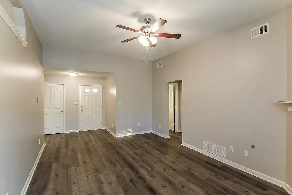 3 bed, 2.0 bath, 1365 sqft, $1,765 — Photo 3