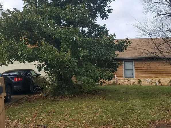 39 Burgundy Dr, Lake Saint Louis, MO 63367